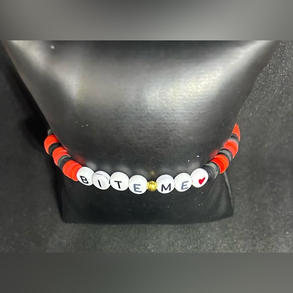 Bite Me (Vamp) Heishi Bracelet - Picture 2 of 6